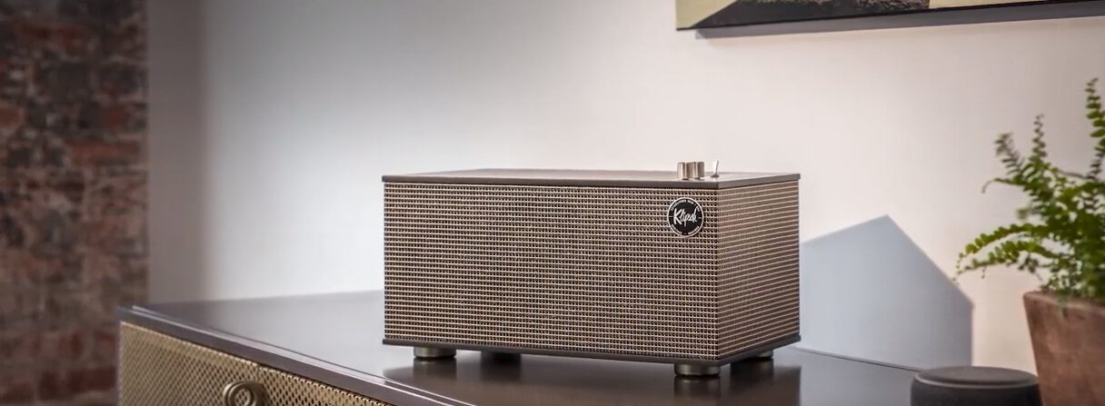 Klipsch The Three II: Đẳng Cấp Heritage Trong Một Thế Giới Quá Nhiều Nhựa